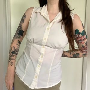 •SOLD ON DEPOP•VTG White Sleeveless Button Up Top